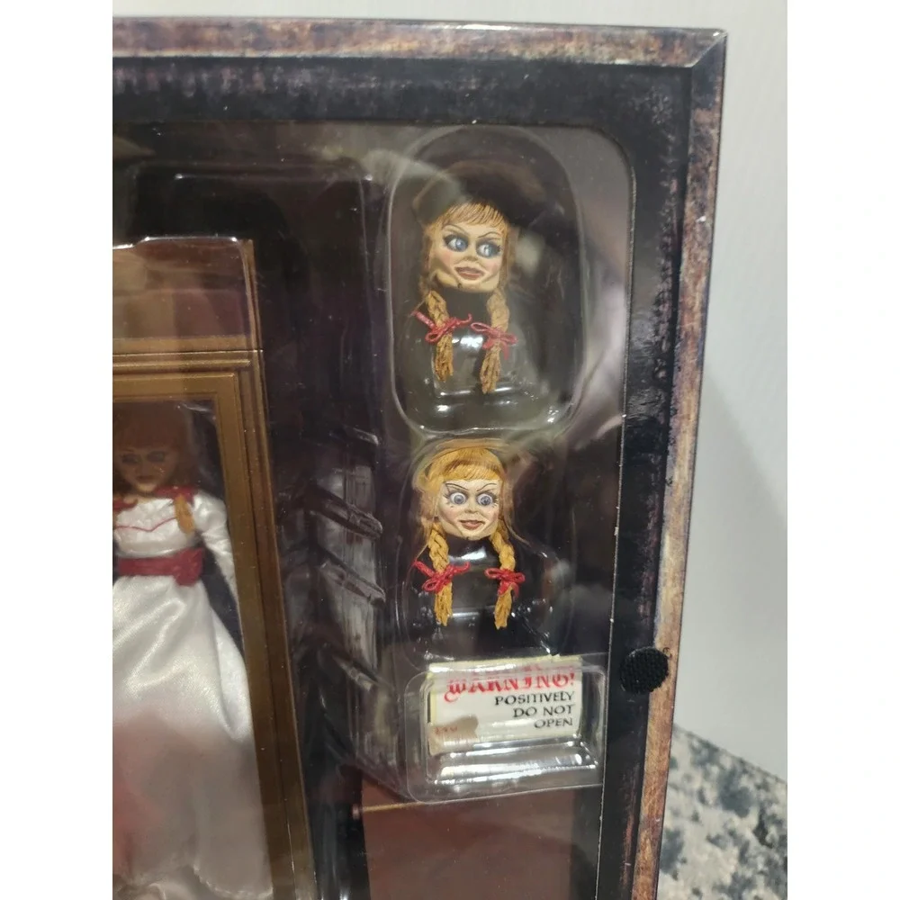 NECA Annabelle Comes Home Ultimate Action Fgure The Conjuring Universe Hrror 7in